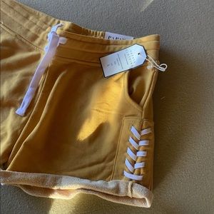 NWT: Papaya size L ( Golden)